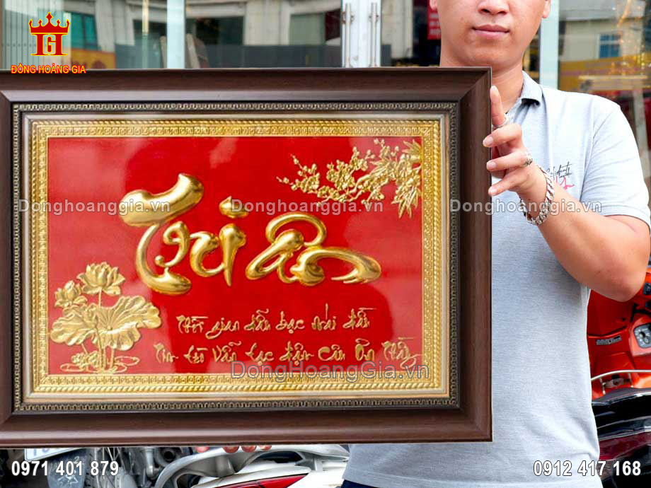 Tranh chữ Tri Ân bằng đồng mạ vàng 24K là món quà tặng ý nghĩa dành tặng thầy cô